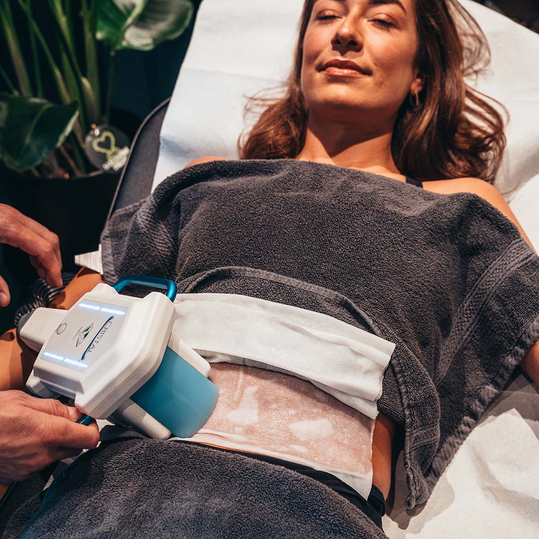 Kryolipolyse: Gezielt Fettzellen loswerden – ganz ohne OP!