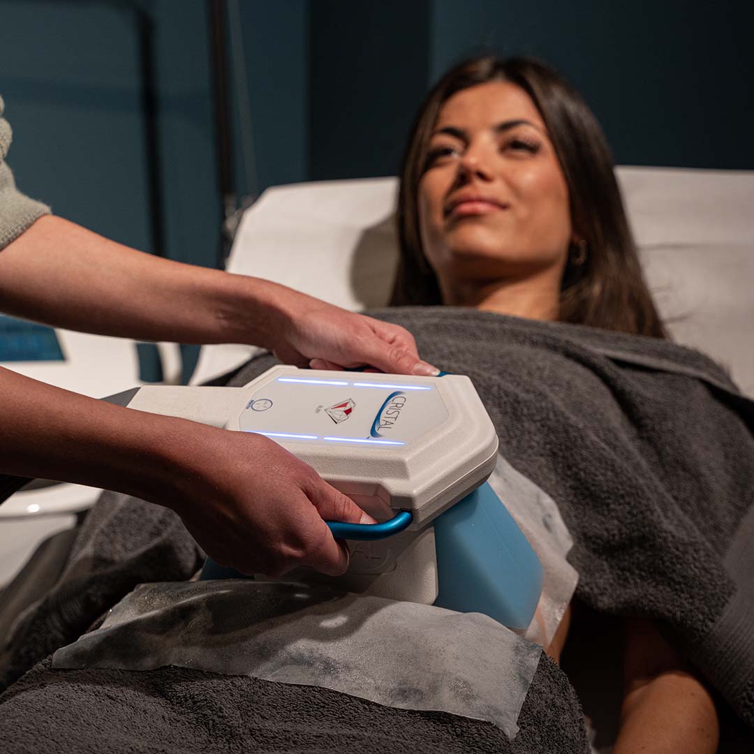 Kryolipolyse: Gezielt Fettzellen loswerden – ganz ohne OP!