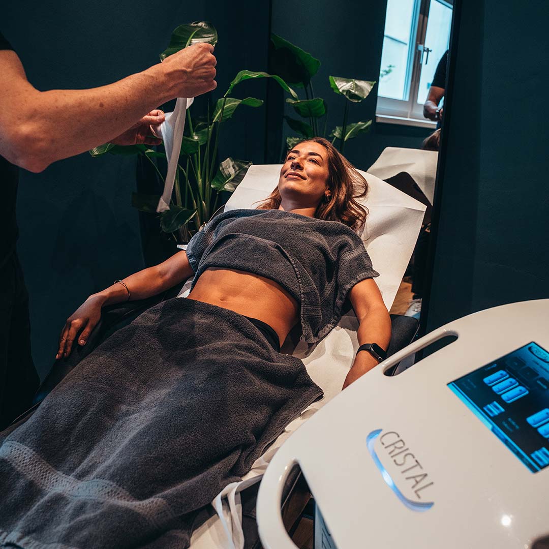 Kryolipolyse: Gezielt Fettzellen loswerden – ganz ohne OP!